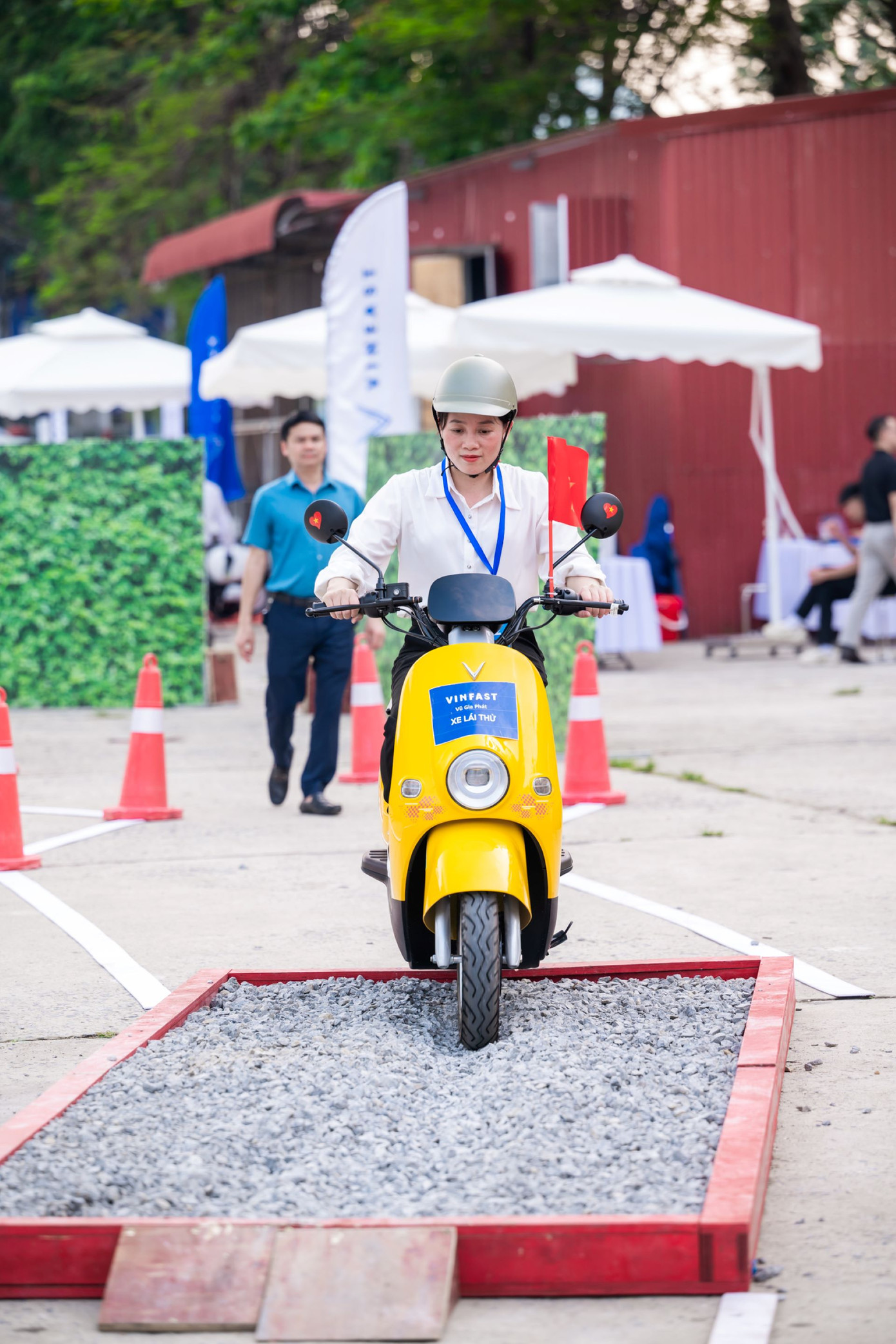 Các dòng xe máy điện VinFast dễ dàng chinh phục những bài thử mô phỏng địa hình gập ghềnh