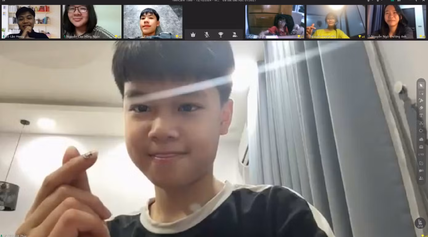 Một buổi học kỹ năng sống nhóm nhỏ trực tuyến tại TeenCare.
