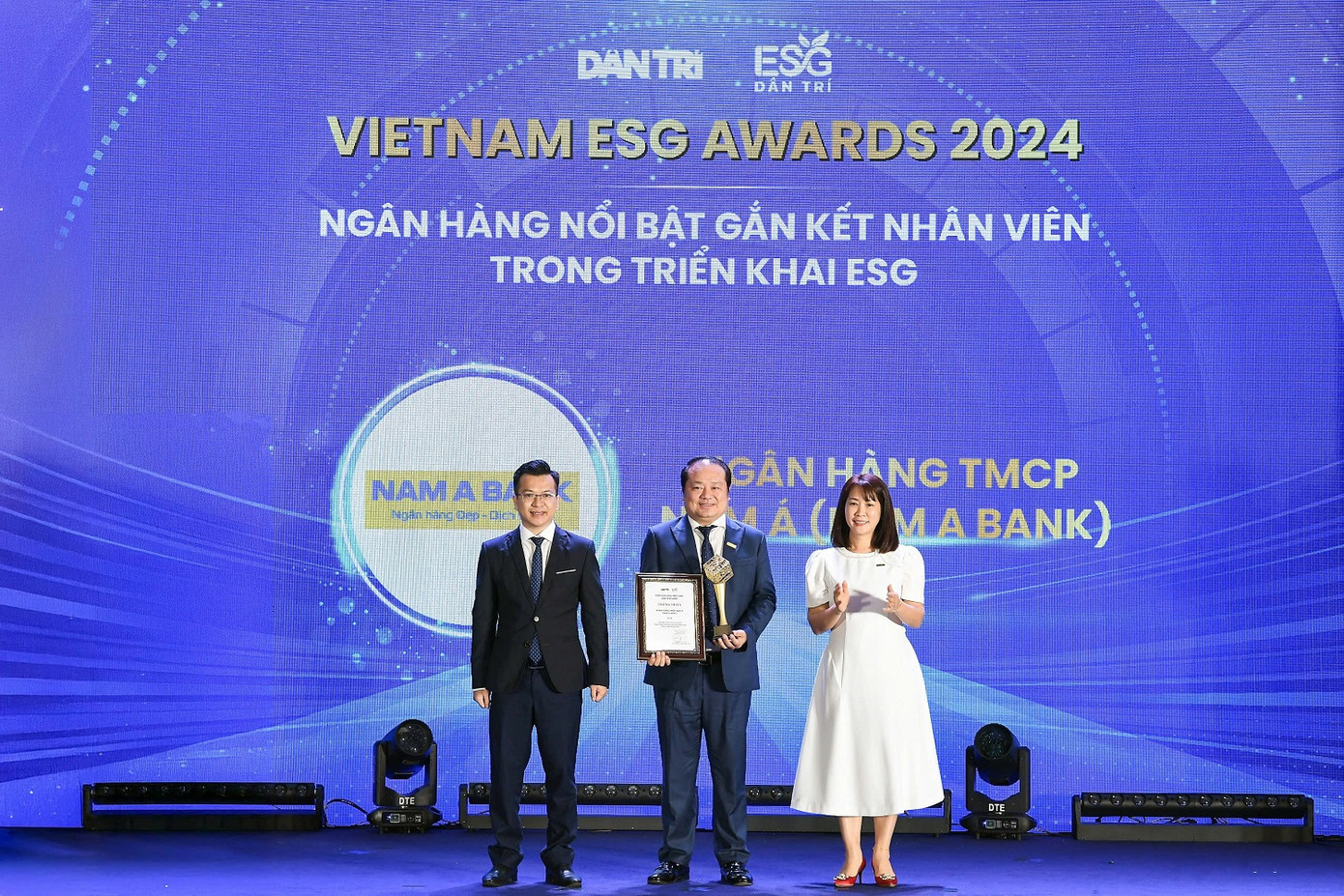 Đại diện Nam A Bank nhận giải thưởng Vietnam ESG Awards 2024