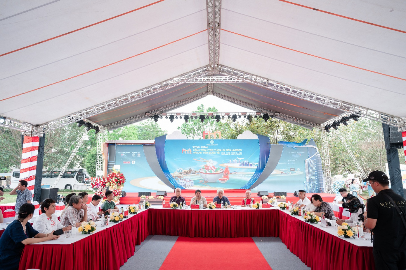 Tọa đàm “Hành trình trở thành di sản Unesco và lan tỏa quốc tế” được giới chuyên gia và đông đảo người dân tham gia chương trình ủng hộ. (Nguồn: BTC)
