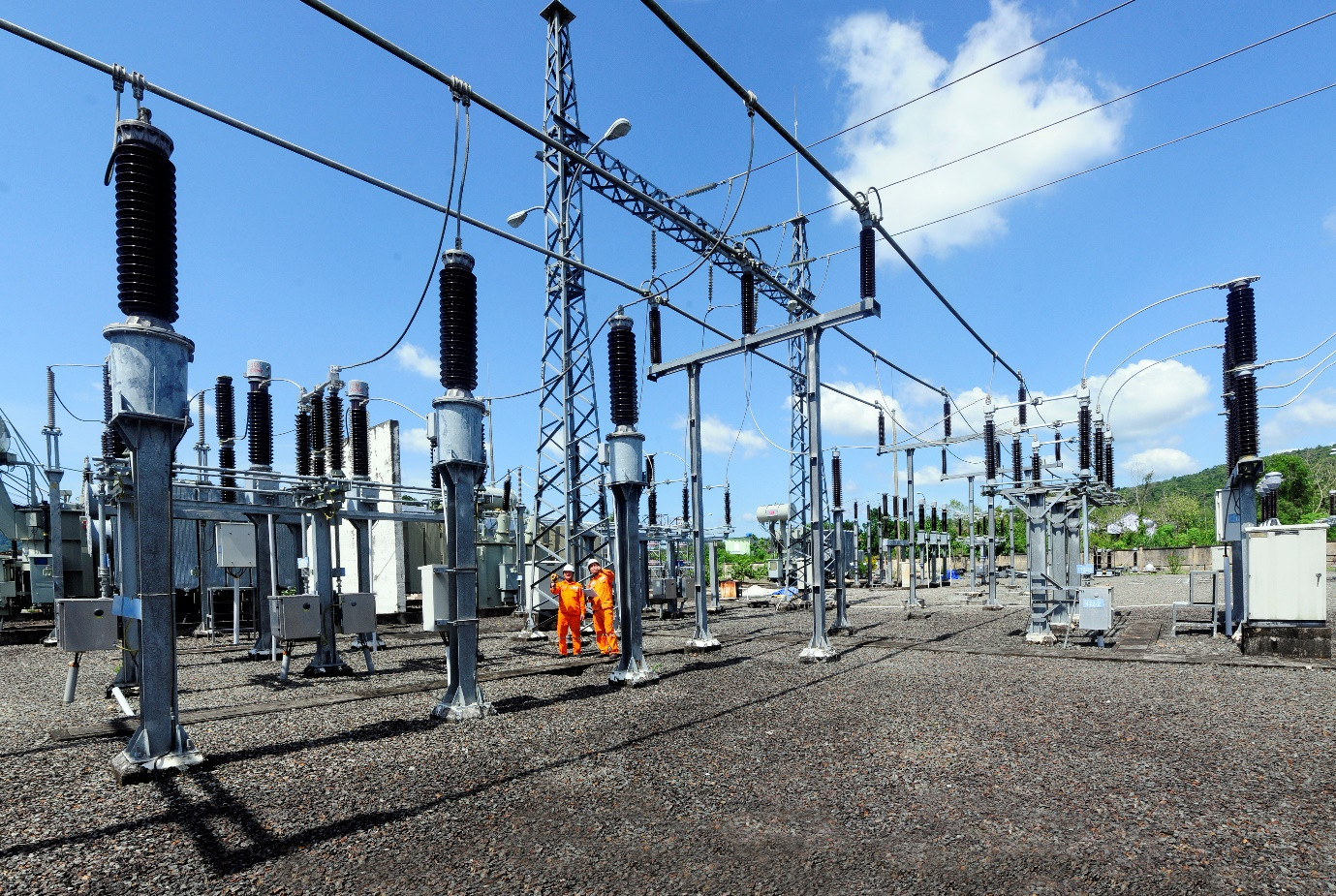 Kiểm tra, củng cố lưới điện đảm bảo cung cấp điện an toàn, liên tục các dịp lễ trong tháng 4/2025 Kiểm tra, củng cố lưới điện đảm bảo cung cấp điện an toàn, liên tục các dịp lễ trong tháng 4/2025