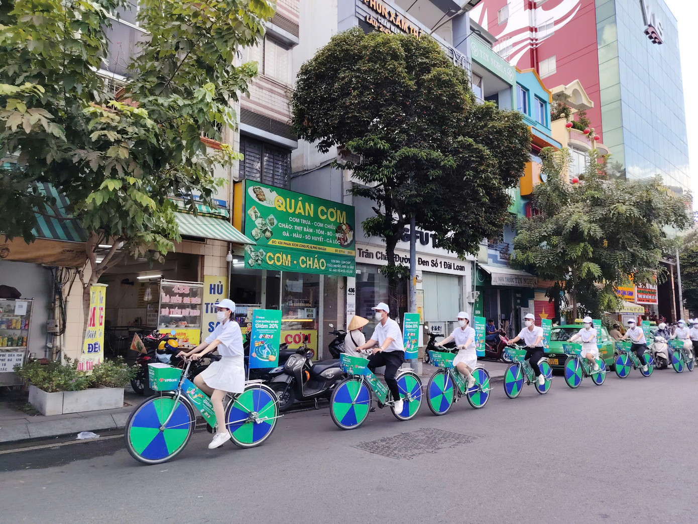 Hoạt động roadshow ở các tuyến phố lân cận phố Phan Xích Long – TP HCM