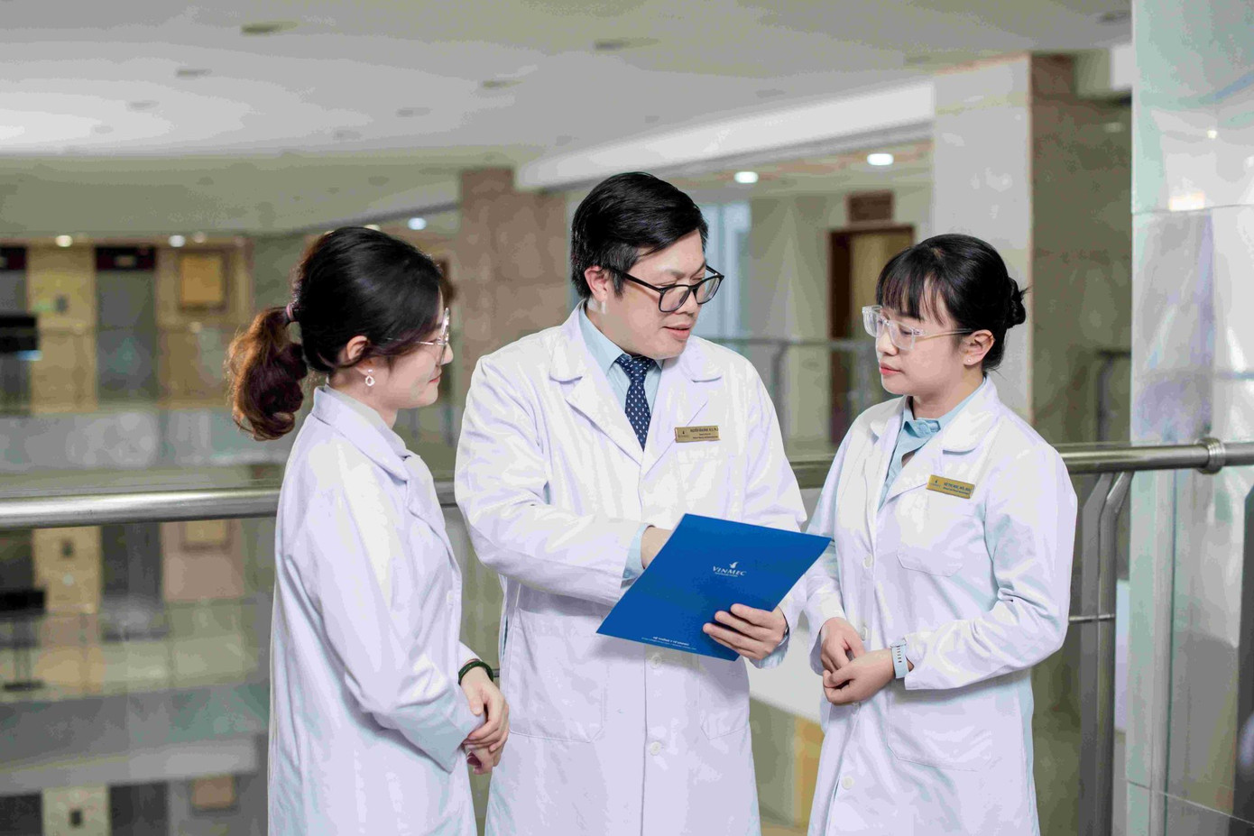 Trung tâm Miễn dịch Dị ứng Lâm sàng xây dựng đội ngũ bác sĩ, điều dưỡng với chuyên môn cao, được đào tạo chuẩn quốc tế. Trung tâm Miễn dịch Dị ứng Lâm sàng xây dựng đội ngũ bác sĩ, điều dưỡng với chuyên môn cao, được đào tạo chuẩn quốc tế.