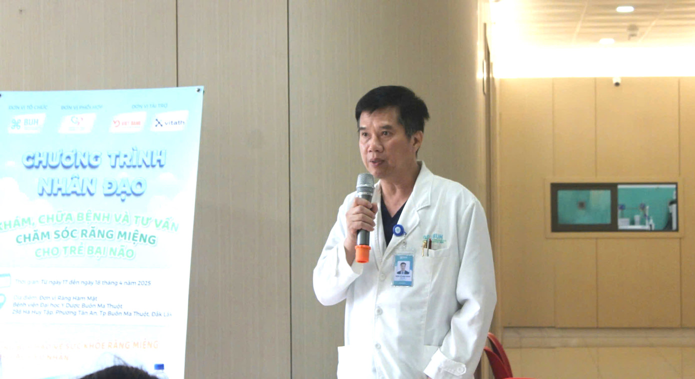 Bác sĩ CKII Võ Minh Thành, Giám đốc Bệnh viện Đại học Y Dược Buôn Ma Thuột phát biểu tại chương trình. Bác sĩ CKII Võ Minh Thành, Giám đốc Bệnh viện Đại học Y Dược Buôn Ma Thuột phát biểu tại chương trình.