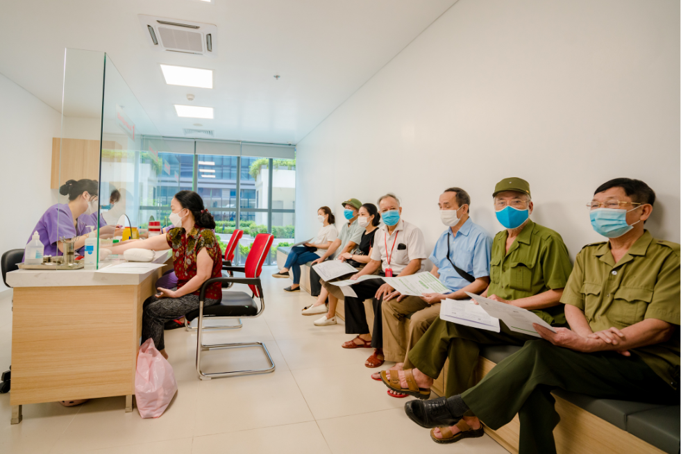 Ghi nhận tại BVĐK Hồng Ngọc, nhiều cựu chiến binh gặp thương tổn về xương khớp và cột sống