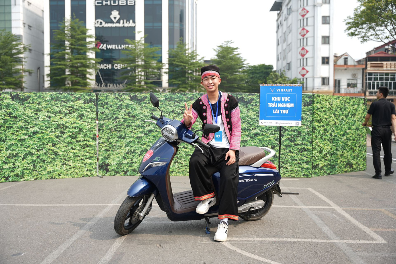 Sự kiện lái thử càng thêm sôi động với sự có mặt của streamer trẻ Ngọc Tộc.
