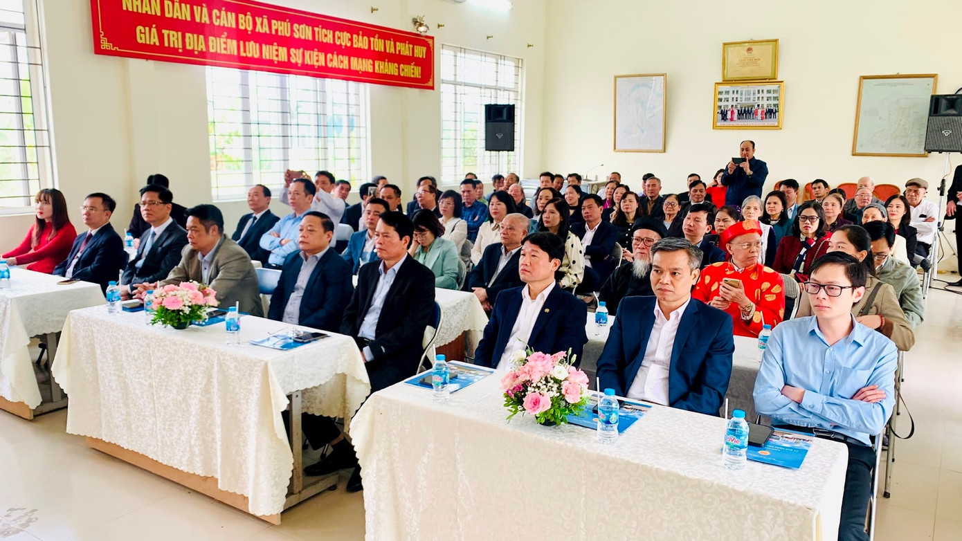 Các đại biểu dự lễ khánh thành. Các đại biểu dự lễ khánh thành.