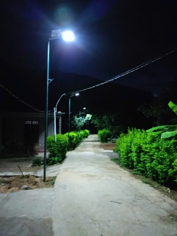 Công trình hệ thống tuyến đường điện năng lượng mặt trời tại Cộng đồng thôn Đụt 2, xã Hồng Kim, huyện A Lưới, Huế.