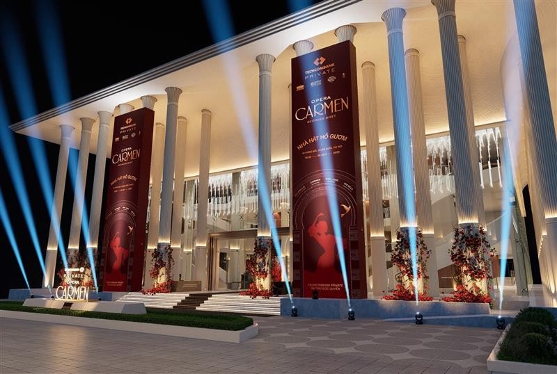 Hình ảnh 12.000 bông hồng đã trang trí sẵn sàng chờ đón khách mời và khách hàng Techcombank Private