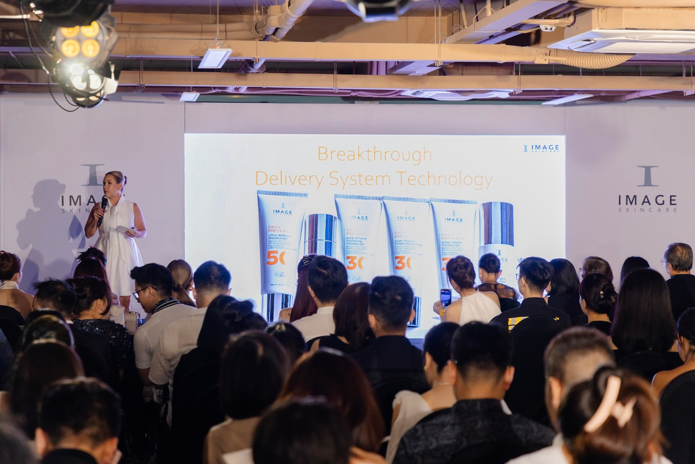 Buổi nói chuyện về kem chống nắng của MS. Denise Dente thu hút gần 300 bác sĩ Buổi nói chuyện về kem chống nắng của MS. Denise Dente thu hút gần 300 bác sĩ