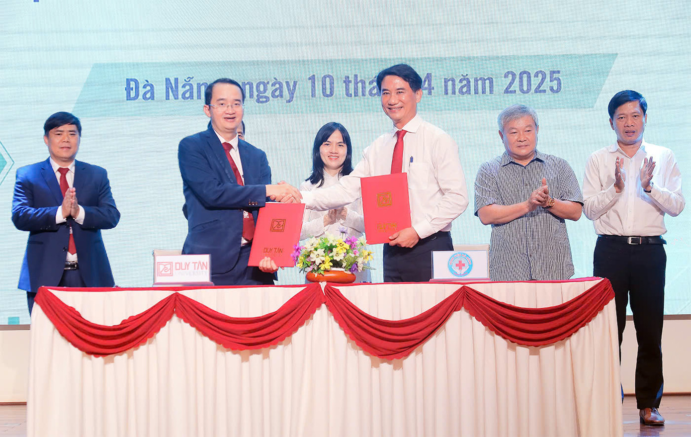 ĐH Duy Tân ký kết với Bệnh viện Đà Nẵng ĐH Duy Tân ký kết với Bệnh viện Đà Nẵng