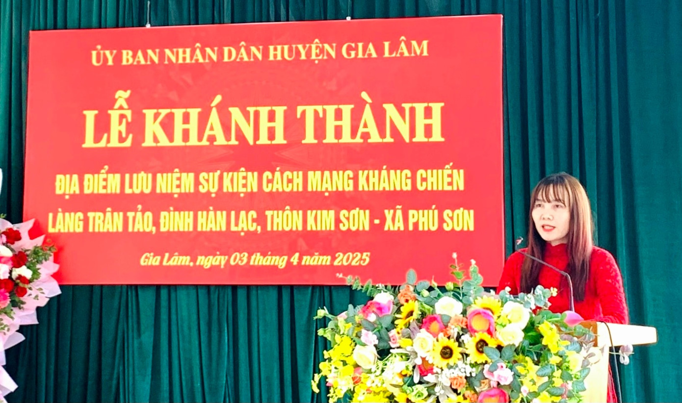 Phó trưởng Phòng Văn hóa, khoa học và Thông tin huyện Gia Lâm Bùi Thị Lợi phát biểu tại buổi lễ. Phó trưởng Phòng Văn hóa, khoa học và Thông tin huyện Gia Lâm Bùi Thị Lợi phát biểu tại buổi lễ.