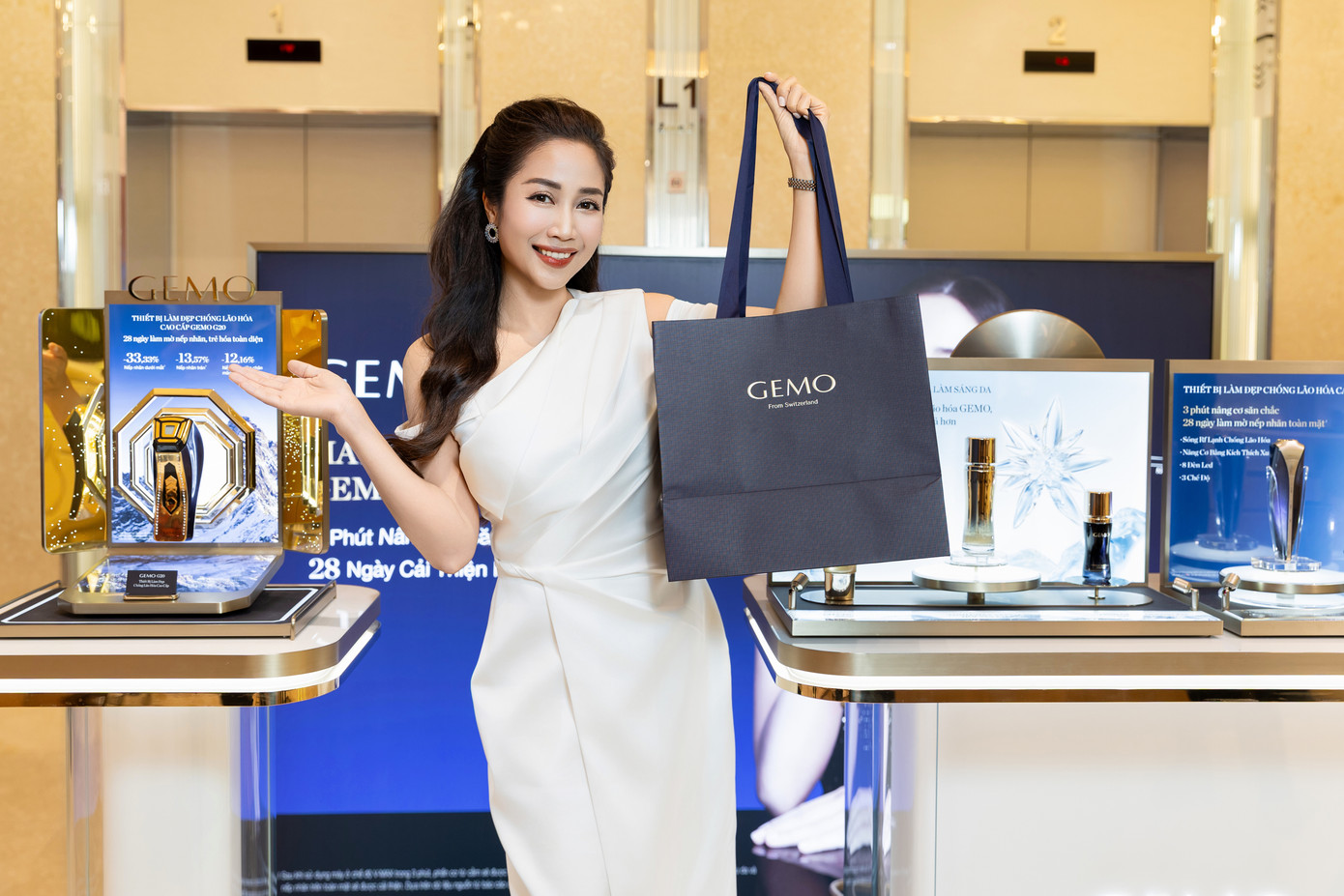 Cửa hàng GEMO tại TTTM Cresent Mall, TP.HCM Cửa hàng GEMO tại TTTM Cresent Mall, TP.HCM