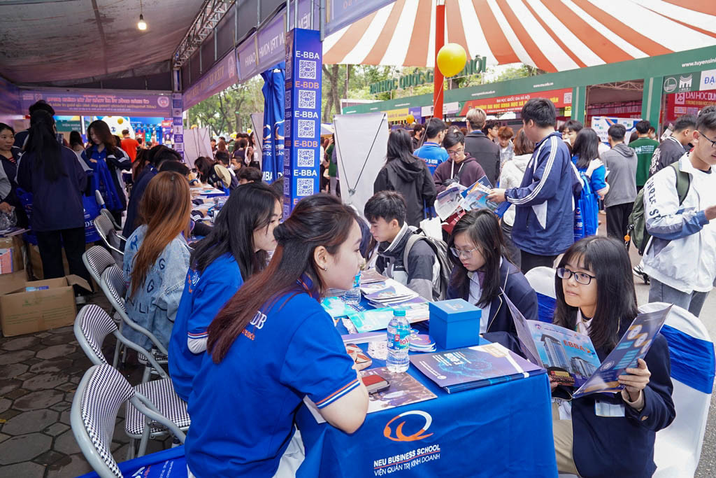 Đại học Kinh tế quốc dân quy đổi TOEFL iBT xét tuyển từ 46 điểm trở lên (Nguồn: Đại học Kinh tế quốc dân)