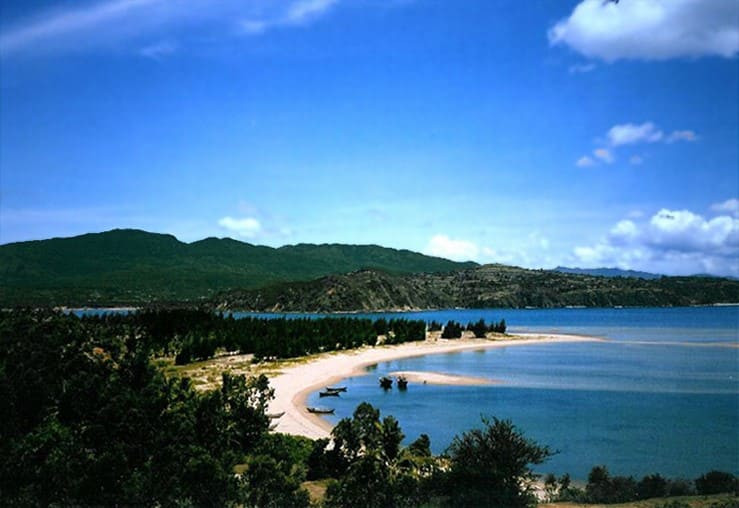 Quang cảnh Vũng Lắm và một góc Vịnh Xuân Đài nhìn từ vị trị dự án.