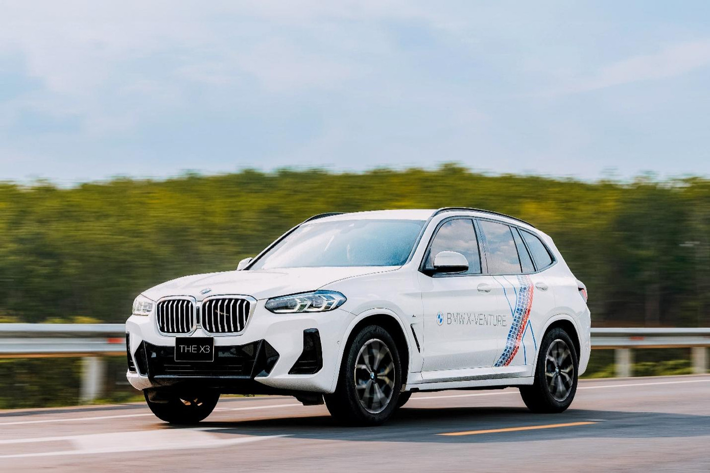 BMW X3 sở hữu không gian rộng rãi cùng khả năng vận hành ấn tượng