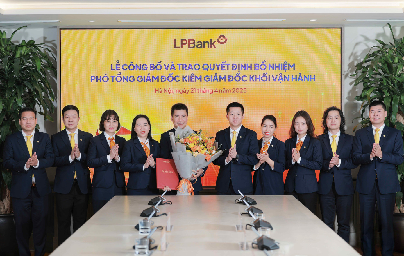 Ban Điều hành LPBank chúc mừng ông Nguyễn Hoàng Hải trong cương vị mới