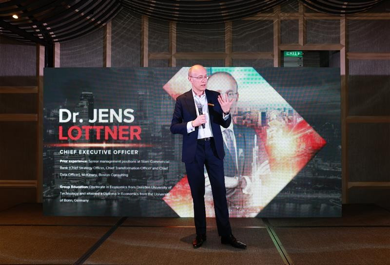 CEO Jens Lotter chia sẻ tại sự kiện Oveseas Talent Roadshow 2024