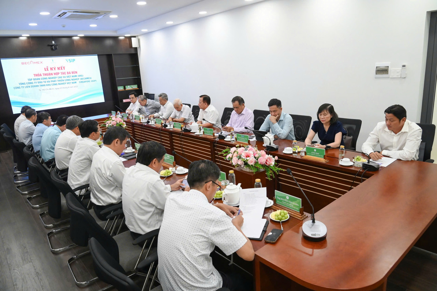 Quang cảnh lễ ký kết Quang cảnh lễ ký kết