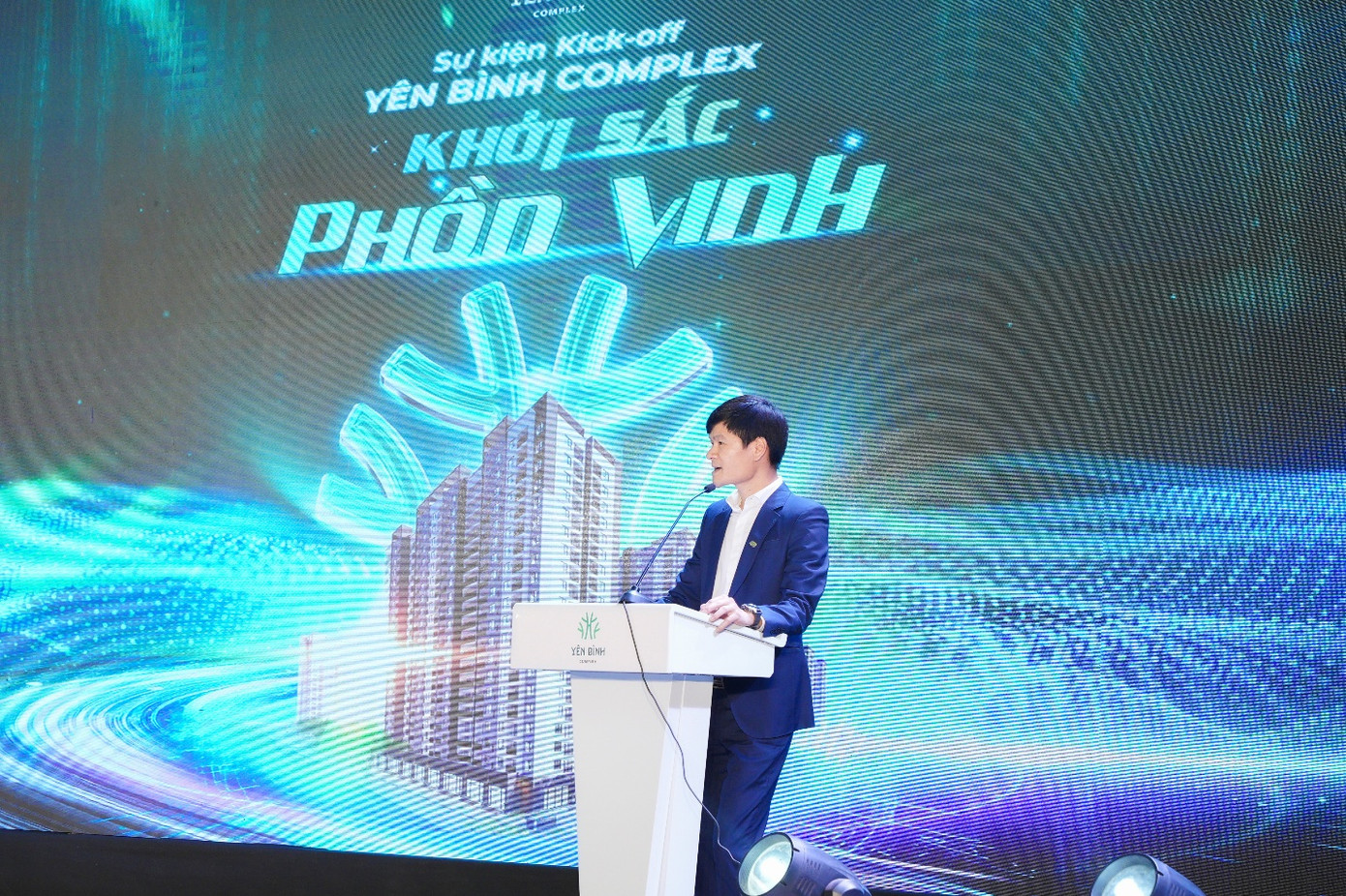 Đại diện đơn vị phát triển dự án phát biểu, truyền lửa trong lễ ra quân dự án Yên Bình Complex Đại diện đơn vị phát triển dự án phát biểu, truyền lửa trong lễ ra quân dự án Yên Bình Complex