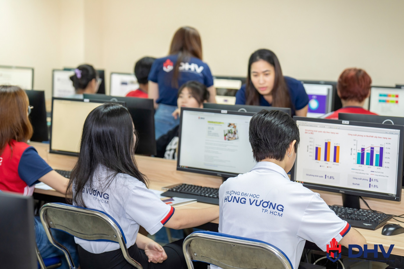 DHV triển khai hệ thống học tập thông minh, mang đến trải nghiệm học tập cá nhân hóa, hiện đại. DHV triển khai hệ thống học tập thông minh, mang đến trải nghiệm học tập cá nhân hóa, hiện đại.