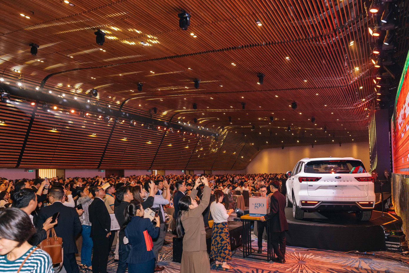 Đông đảo khách hàng tham dự lễ ra mắt The Gió Riverside Đông đảo khách hàng tham dự lễ ra mắt The Gió Riverside