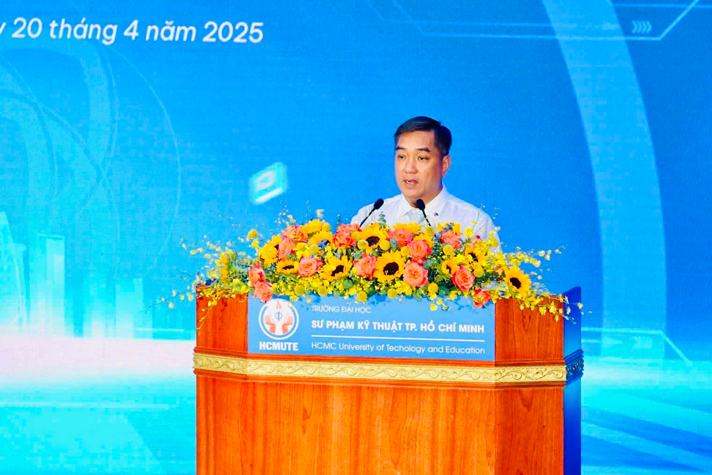 Ông Hồ Minh Hoàng phát biểu tại chương trình