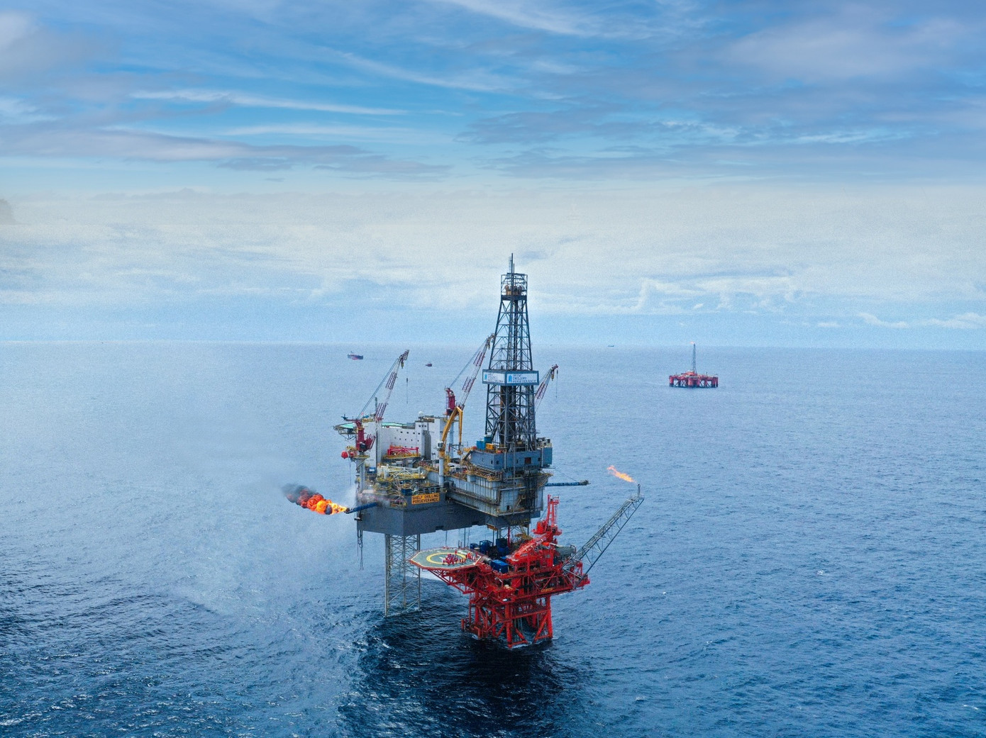 Trong xu hướng phát triển mới, Petrovietnam sẽ tập trung vào 3 trụ cột chính là Năng lượng - Công nghiệp - Dịch vụ