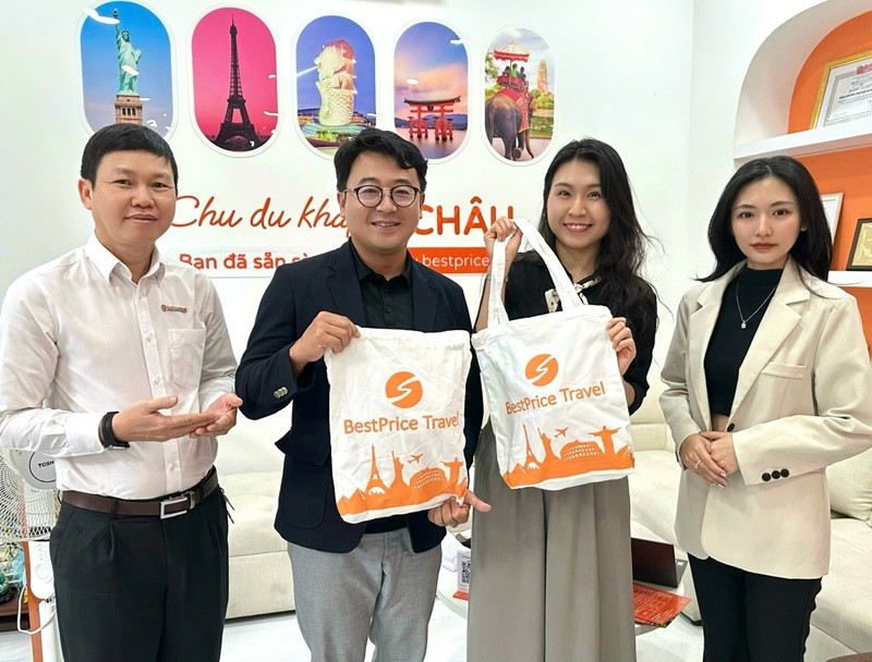 TTA - Cục Du Lịch Đài Loan (Trung Quốc) tại Việt Nam ghé thăm văn phòng BestPrice Travel. Ảnh: BestPrice Travel