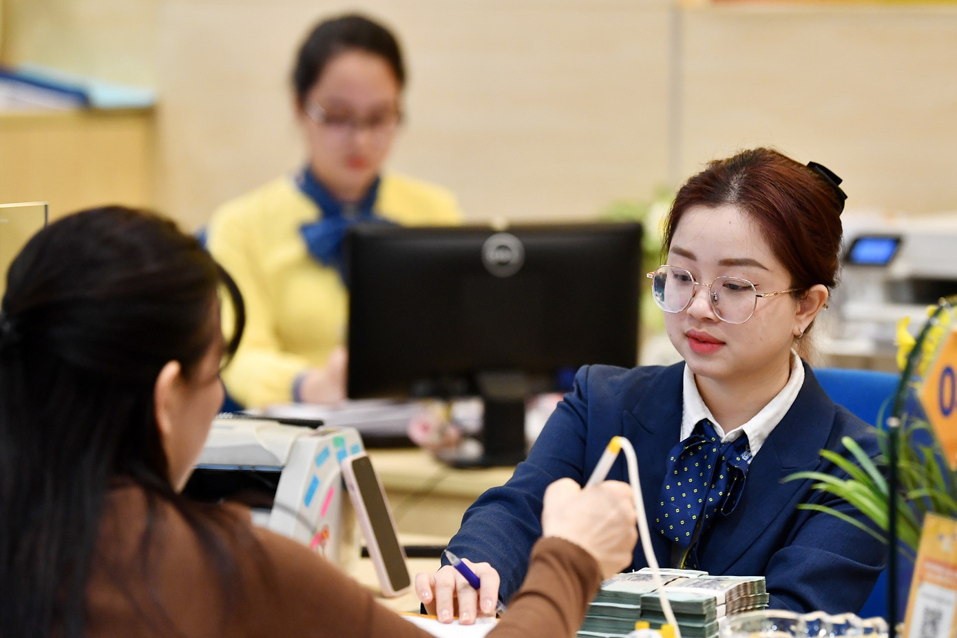 Ngân hàng thương mại đẩy mạnh điều chỉnh hạ lãi suất cho vay mua nhà đối với người trẻ Ngân hàng thương mại đẩy mạnh điều chỉnh hạ lãi suất cho vay mua nhà đối với người trẻ