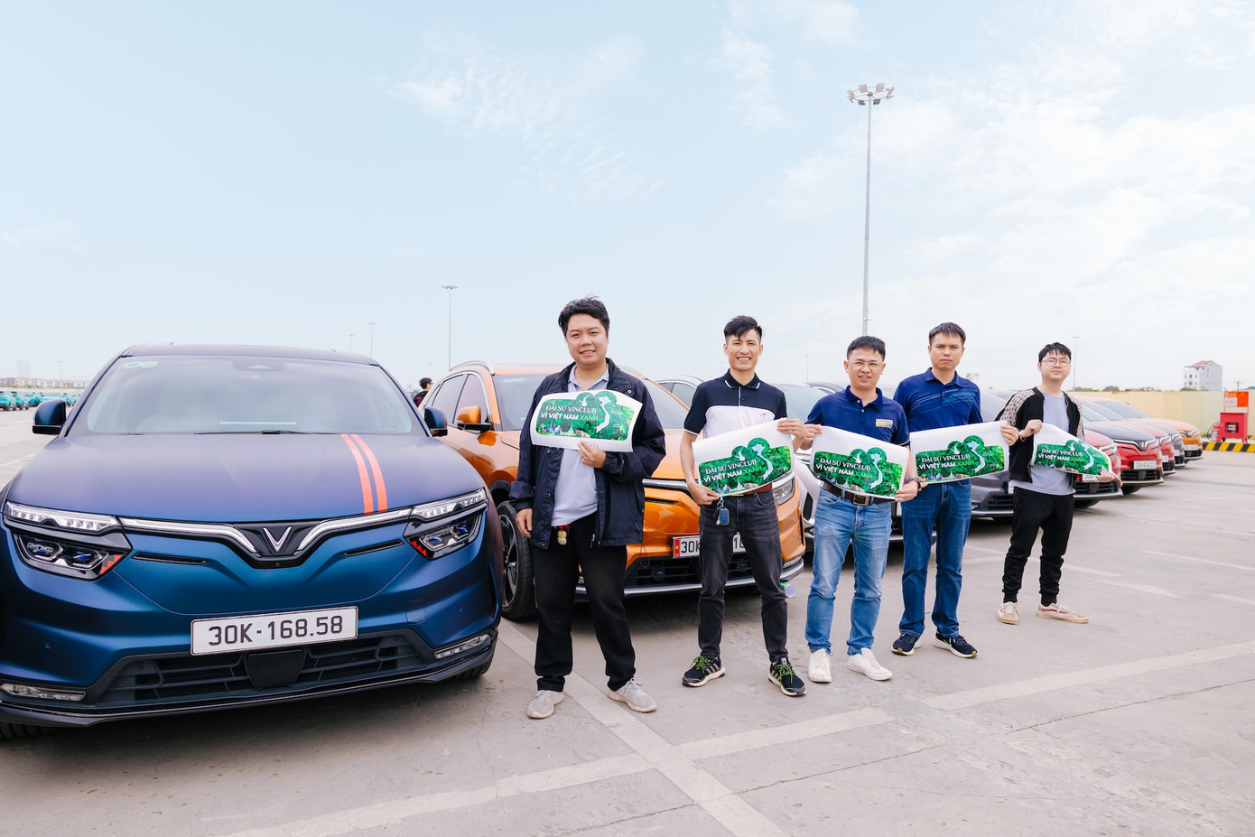 Nhiều chủ xe đã tới sớm để cùng check in trước màn xếp xe kỷ lục