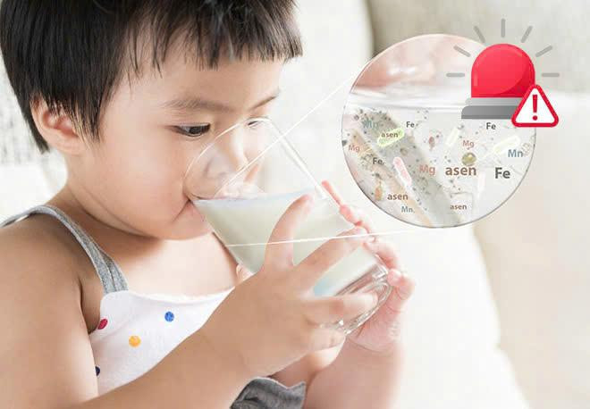Sử dụng nước thiếu an toàn để pha sữa có thể gây ra những hệ lụy nghiêm trọng với sức khỏe của trẻ