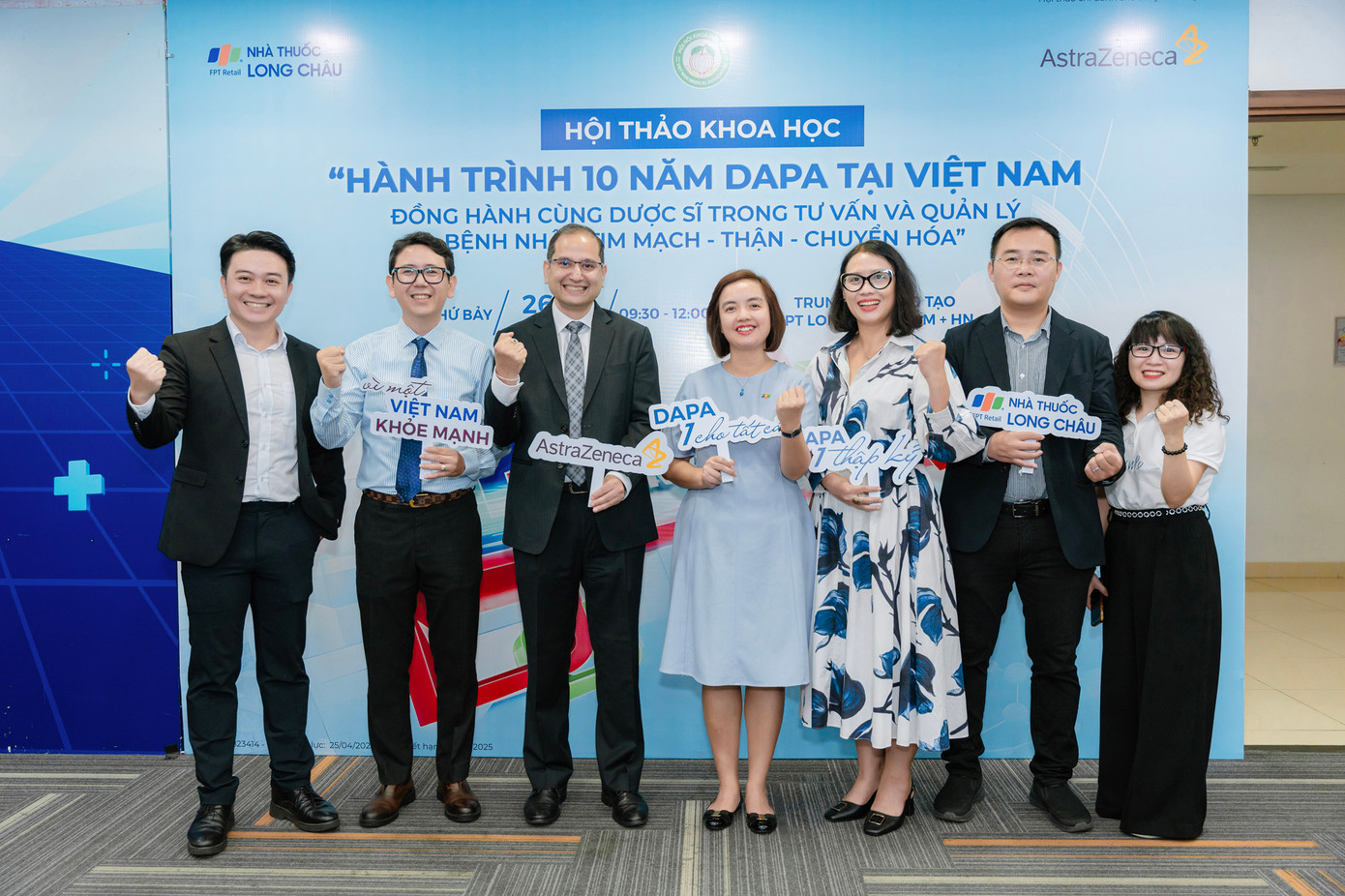 Đại diện nhà thuốc Long Châu và AstraZeneca Việt Nam tại sự kiện ‘Hành trình 10 năm DAPA tại Việt Nam”.