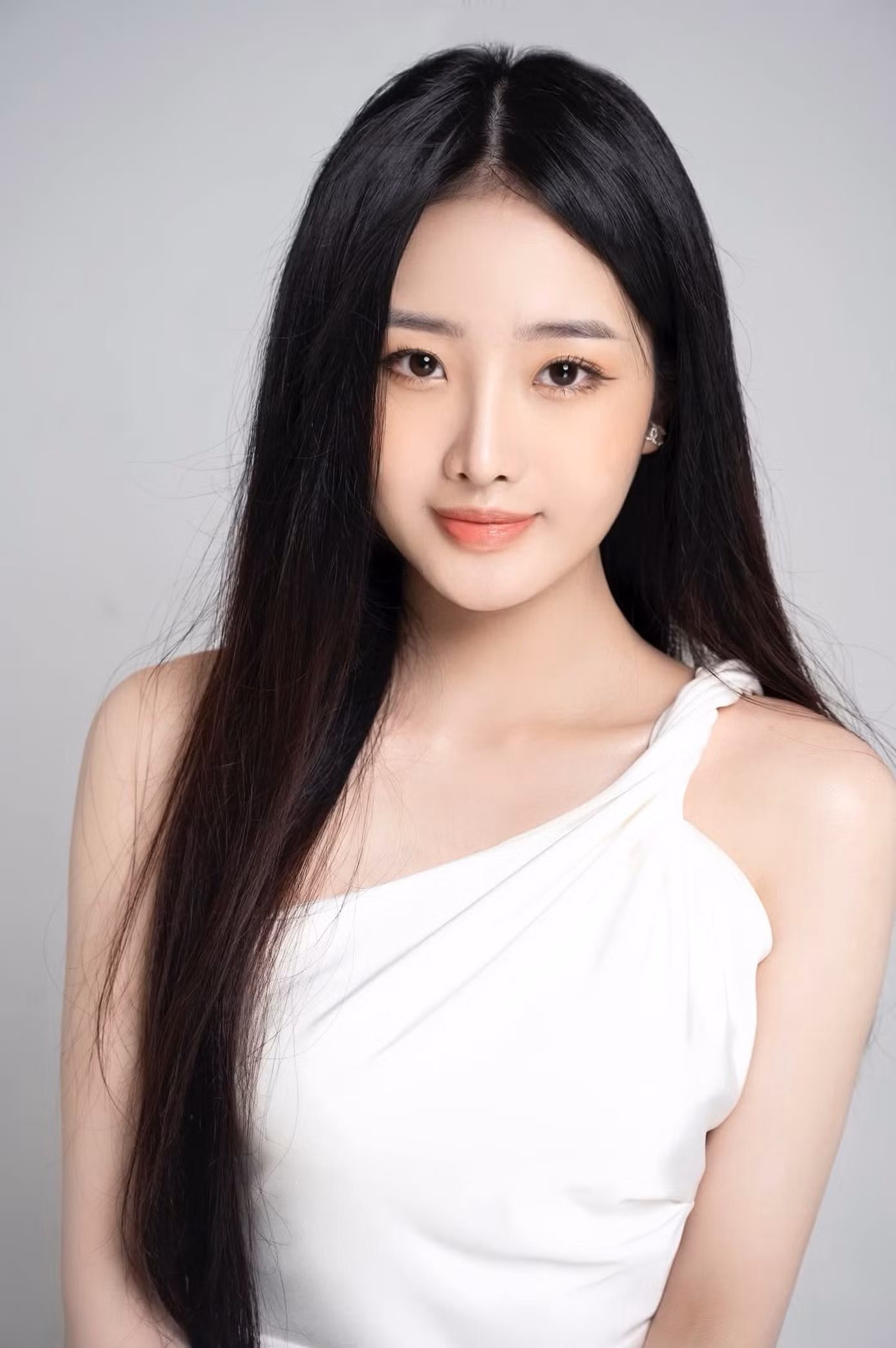 Minh Thúy sở hữu nhan sắc ngọt ngào