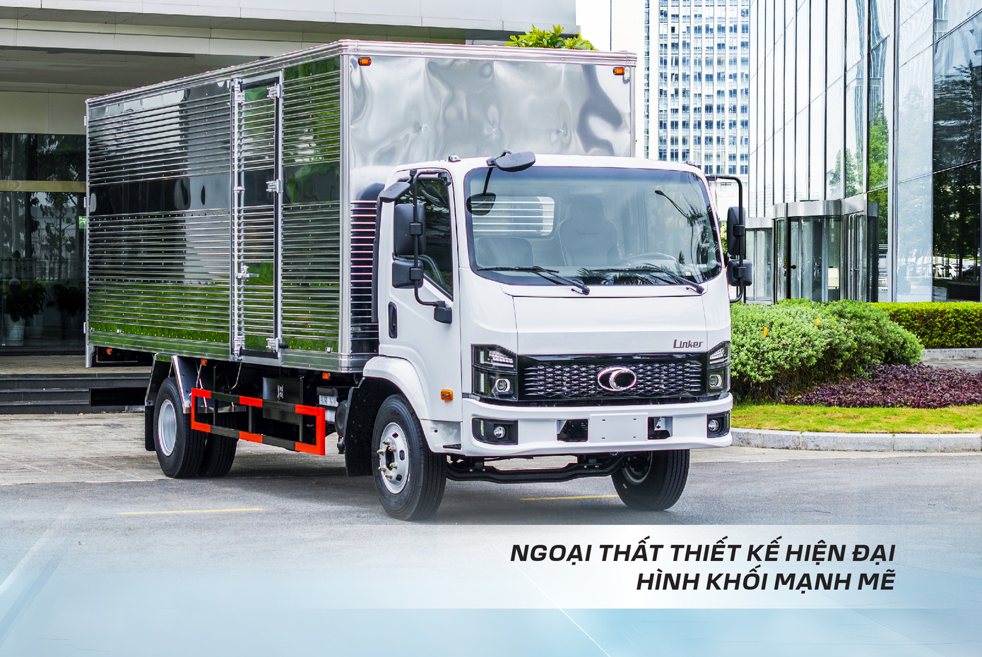 Thiết kế ngoại thất lấy cảm hứng từ hình khối vững chắc, mạnh mẽ