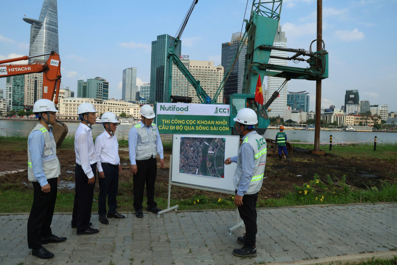 Lãnh đạo hai bên trao đổi cụ thể về các yếu tố kỹ thuật và trực tiếp chỉ đạo thực hiện trong quá trình thi công Lãnh đạo hai bên trao đổi cụ thể về các yếu tố kỹ thuật và trực tiếp chỉ đạo thực hiện trong quá trình thi công