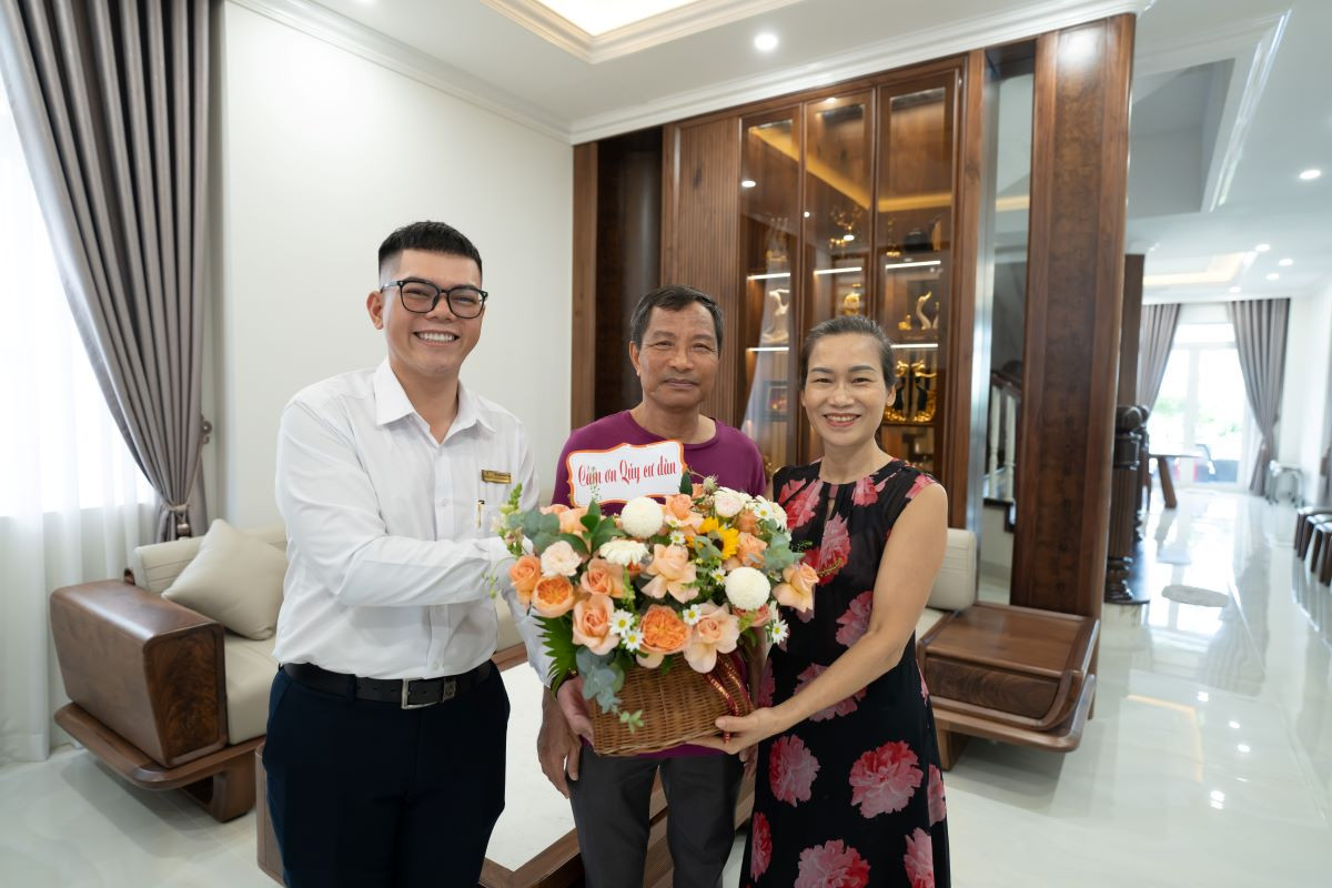 Vợ chồng ông Vinh hạnh phúc vì đã tìm được nơi an cư như ý nguyện