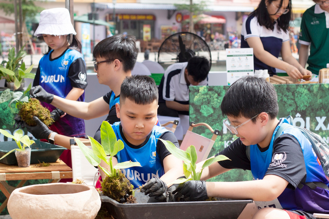 Trẻ em học thêm nhiều kỹ năng sống bổ ích về chăm sóc và bảo vệ môi trường