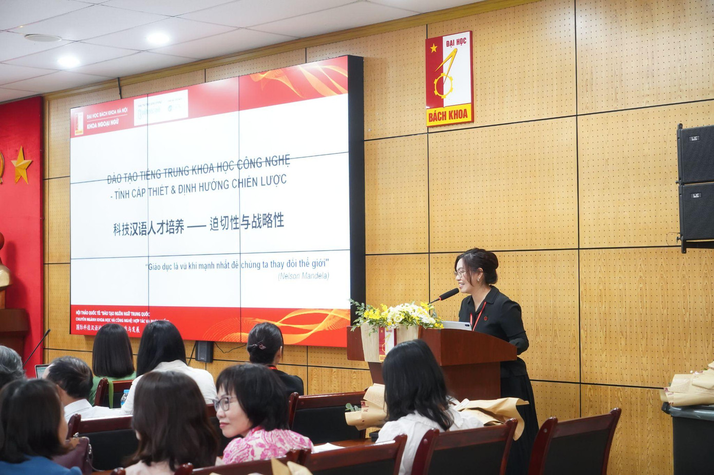 TS. Trần Thị Thanh Mai - Viện trưởng Viện Bác Nhã trình bày về tính cấp thiết &amp; định hướng chiến lược trong đào tạo tiếng Trung khoa học công nghệ (Nguồn: Viện Bác Nhã)