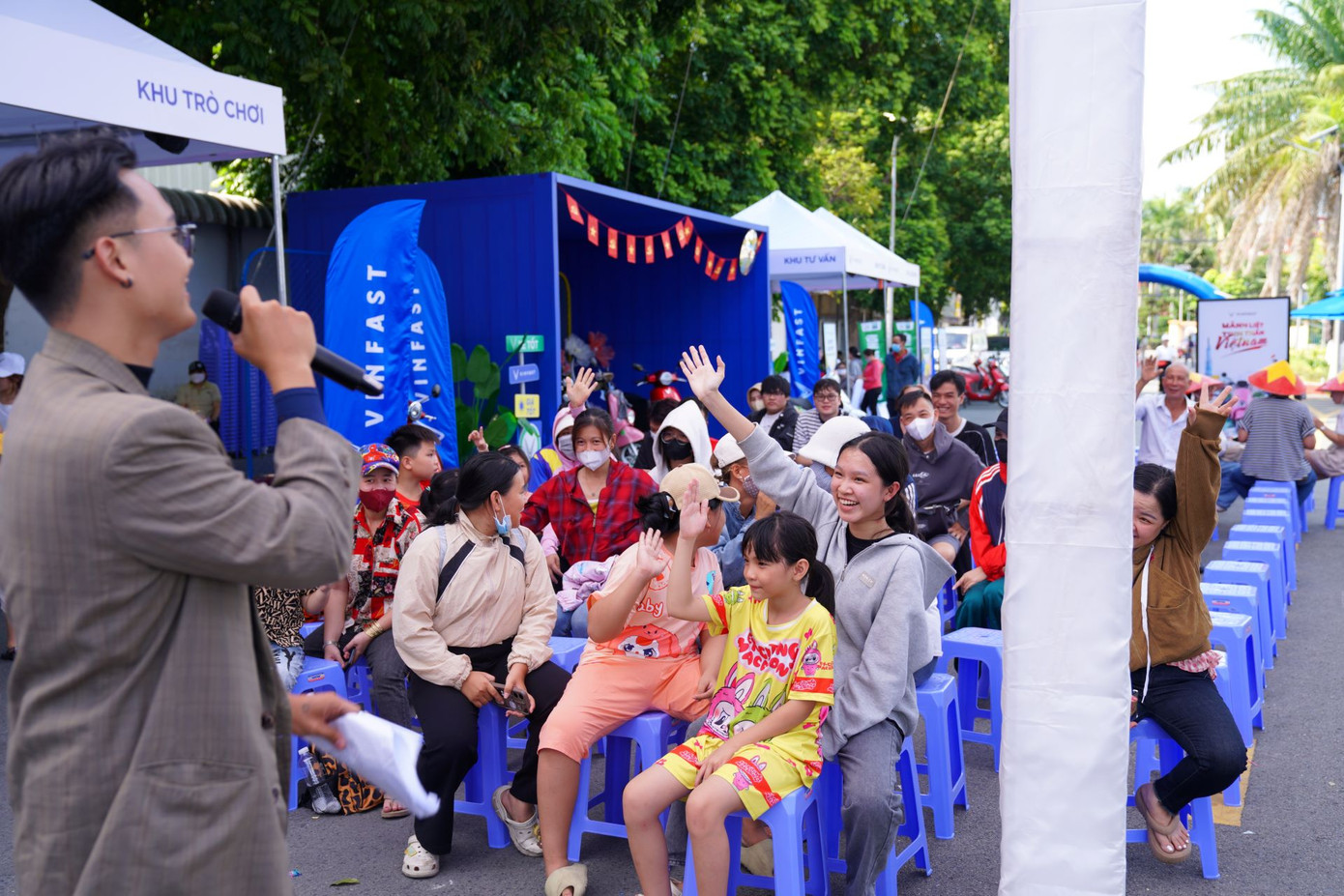 Các hoạt động, trò chơi tương tác tại sự kiện được hưởng ứng nhiệt tình. Các hoạt động, trò chơi tương tác tại sự kiện được hưởng ứng nhiệt tình.