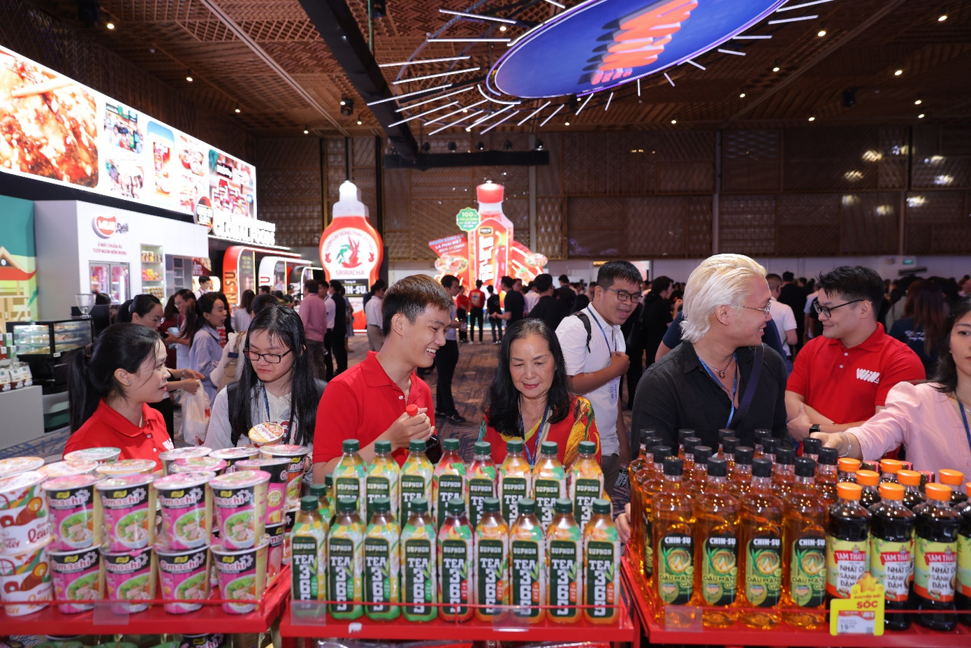 Khách hàng trải nghiệm tại sự kiện ĐHCĐ 2025 Khách hàng trải nghiệm tại sự kiện ĐHCĐ 2025