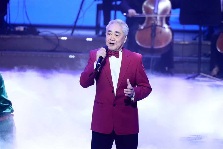 NSND Quang Thọ vẫn làm khán giả phải “nổi da gà” với giọng ca baritone trầm ấm, hào sảng