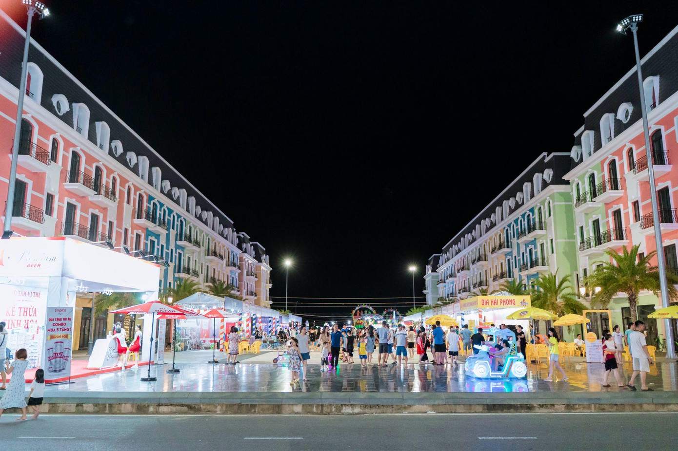 Tuyến phố kinh doanh sầm uất trong Khu du lịch Quốc tế Đồi Rồng đáp ứng nhu cầu đa dạng của cư dân và du khách