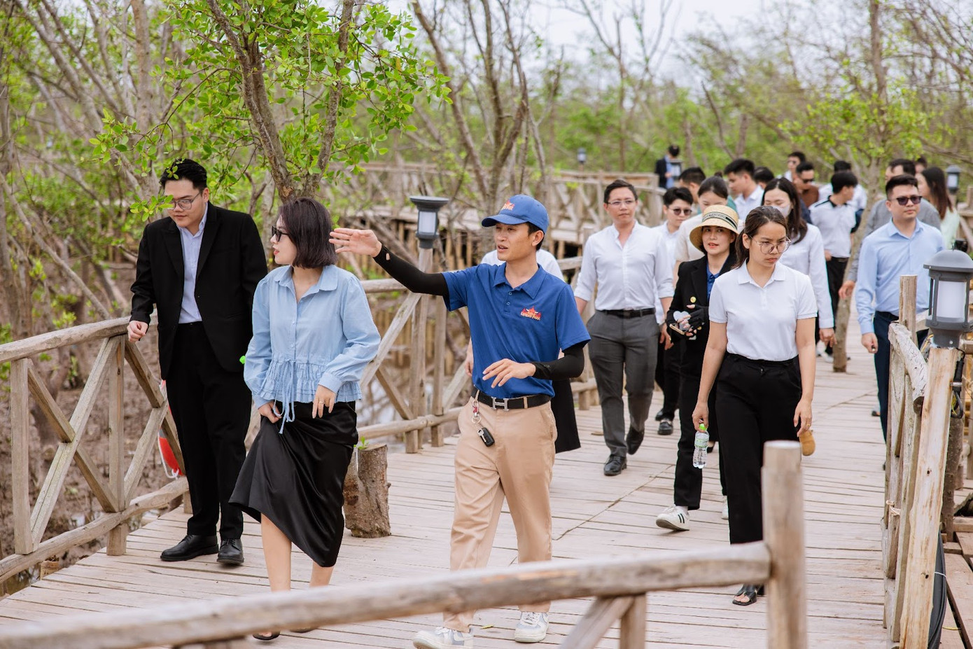 Các đối tác phân phối chiến lược của Dự án vô cùng thích thú khi tham gia trải nghiệm sinh thái Rừng ngập mặn Dragon Ocean Mangrove Forest