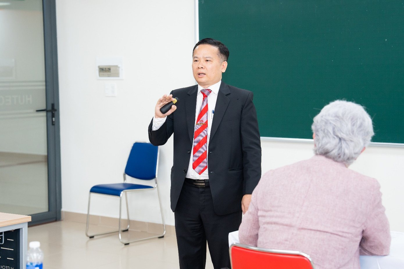 Các nhà khoa học trình bày về những giải pháp xanh và công nghệ mới nổi cho phát triển bền vững