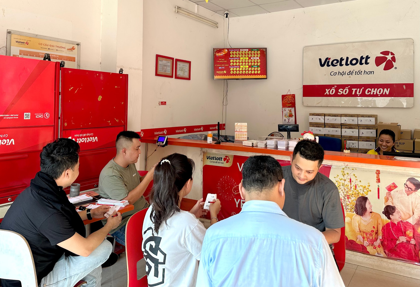 Keno mang đến cho người chơi nhiều trải nghiệm từ việc suy luận chọn số và cảm xúc hồi hộp kịch tính khi chờ xem kết quả.