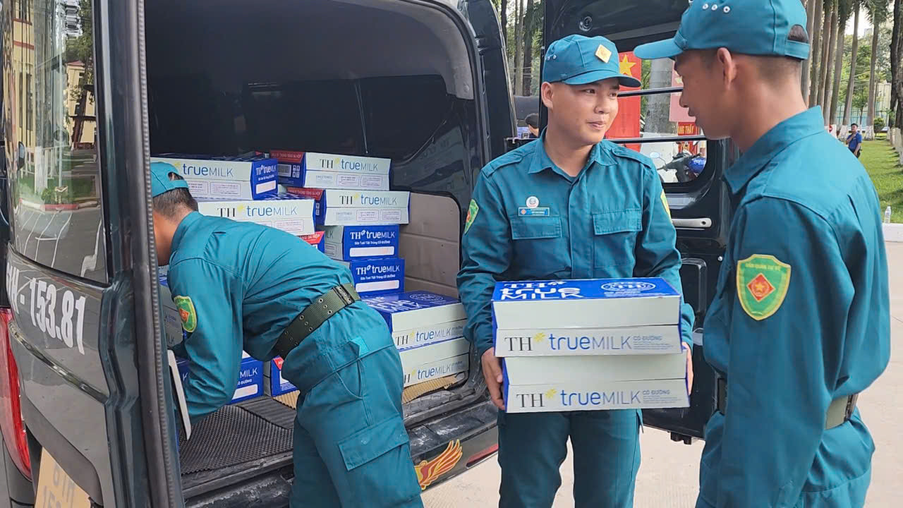 Càng gần ngày đại lễ, việc lựa chọn thực phẩm tiếp sức cho các lực lượng càng chặt chẽ, để đảm bảo sức khỏe cho chiến sĩ