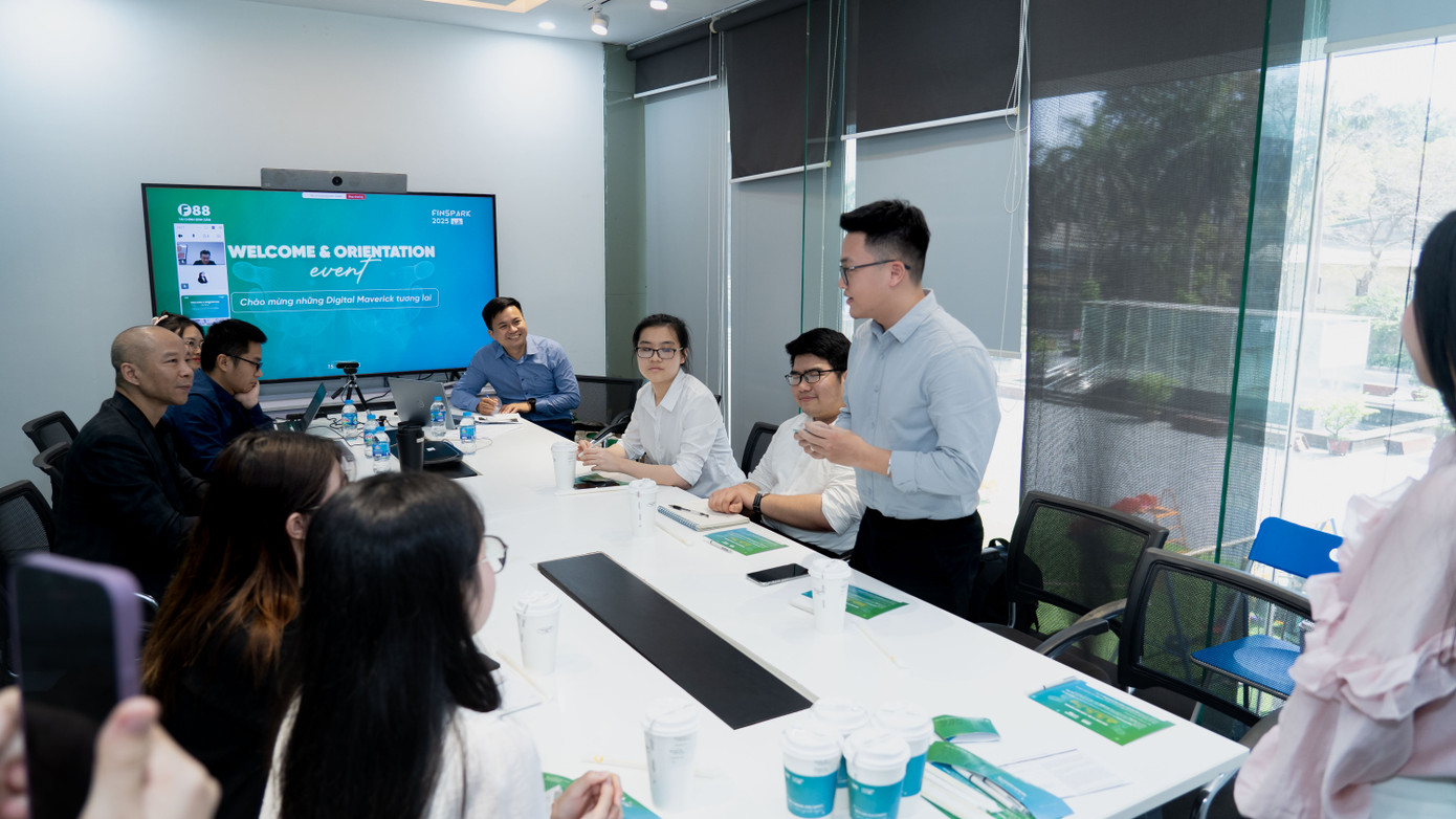 Các sinh viên được cách nhìn thị trường qua lăng kính doanh nghiệp, cách sử dụng dữ liệu để đưa ra quyết định