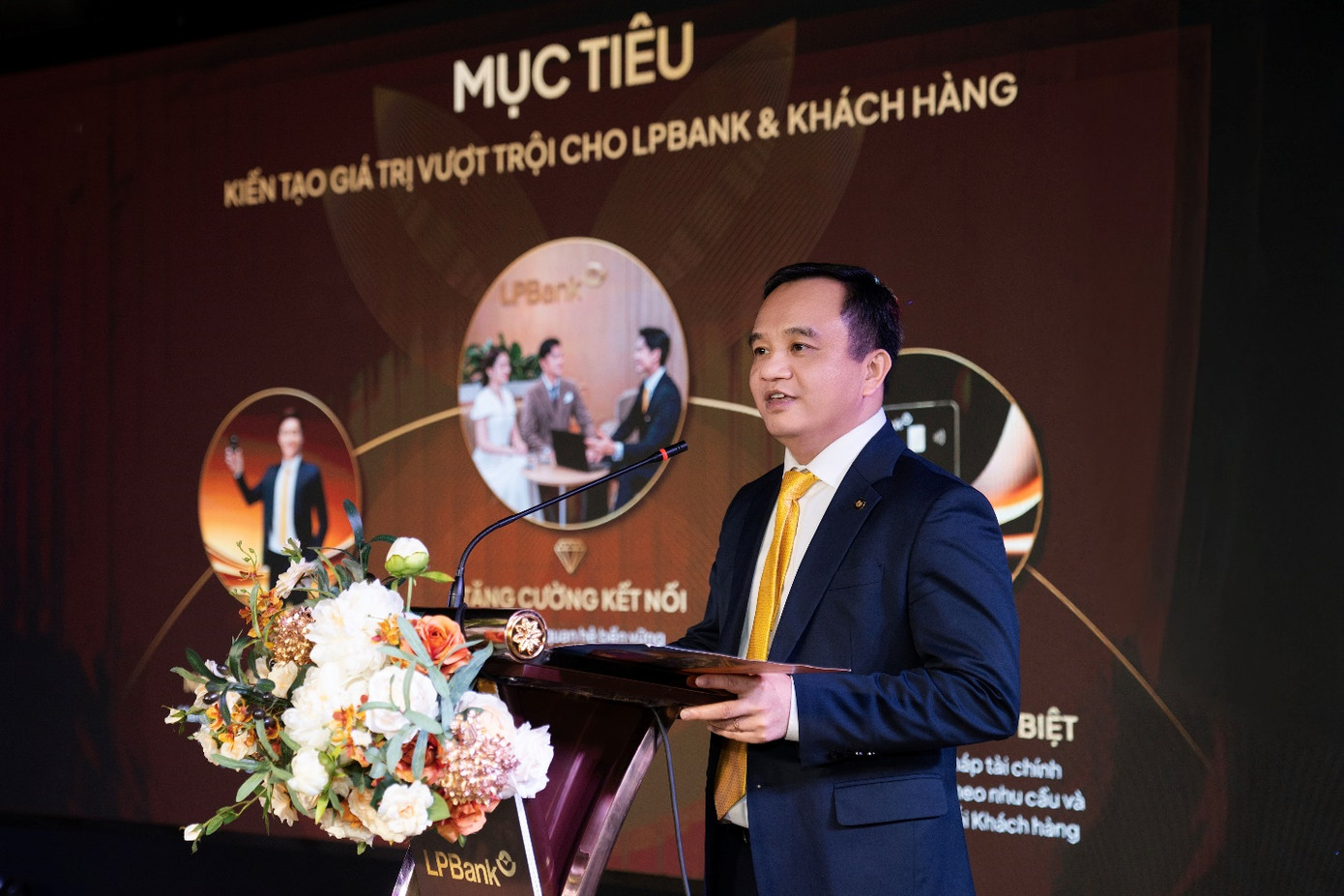 Ông Đặng Công Hoàn - Phó Tổng Giám đốc kiêm Giám đốc Ngân hàng Bán lẻ LPBank phát biểu tại sự kiện