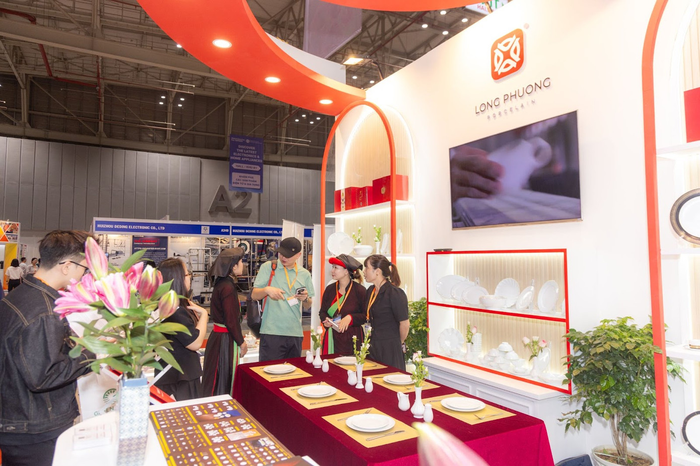 Không gian trải nghiệm tinh tế – Gian hàng Long Phương thu hút mọi ánh nhìn Không gian trải nghiệm tinh tế – Gian hàng Long Phương thu hút mọi ánh nhìn